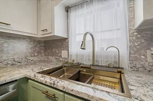 2103 18th St W, Bradenton, FL 34205 - Photo 6