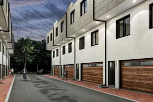 10775 Rodeo Dr, Lakewood Ranch, FL 34202 - Photo 2