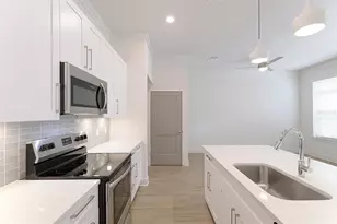 1420 Lakefront Dr, Sarasota, FL 34240 - Photo 6