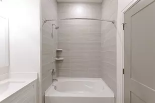 1420 Lakefront Dr, Sarasota, FL 34240 - Photo 22