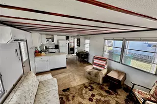 154 Maui Dr, Palmetto, FL 34221 - Photo 8