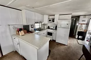 154 Maui Dr, Palmetto, FL 34221 - Photo 6