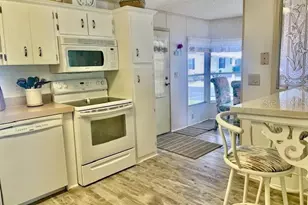 5707 45th St E, Bradenton, FL 34203 - Photo 8