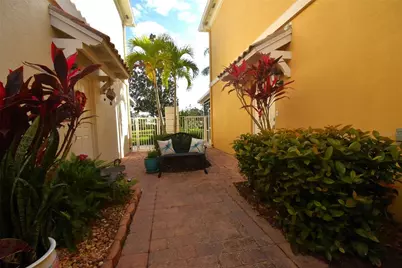 7624 Bergamo Avenue #4B, Sarasota, FL 34238 - Photo 2