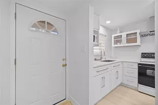 4126 Heron Way, Bradenton, FL 34205 - Photo 2