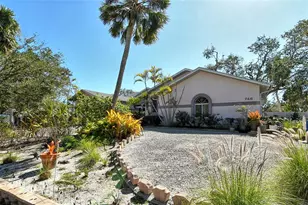 746 Plymouth St, Sarasota, FL 34242 - Photo 4