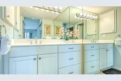 1200 E Peppertree Lane #305, Sarasota, FL 34242 - Photo 24