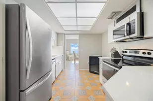 800 Benjamin Franklin Dr, Sarasota, FL 34236 - Photo 16