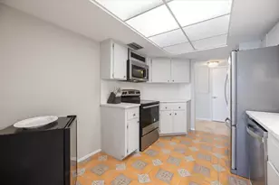 800 Benjamin Franklin Dr, Sarasota, FL 34236 - Photo 14