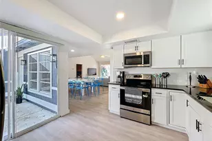 2900 Woodpine Ct, Sarasota, FL 34231 - Photo 16