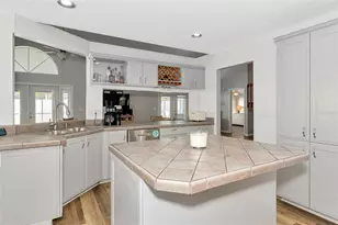 6145 Bonaventure Ct, Sarasota, FL 34243 - Photo 14