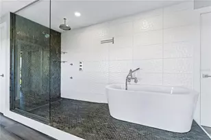 5236 Siesta Cove Dr, Sarasota, FL 34242 - Photo 32