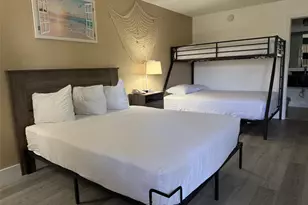 7150 N Tamiami Trl, Sarasota, FL 34243 - Photo 2