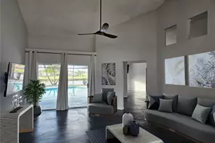 1211 Peridot Ln, Sun City Center, FL 33573 - Photo 4