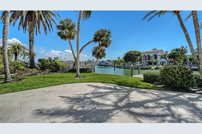 732 Siesta Drive, Sarasota, FL 34242 - Photo 10