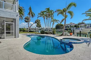 732 Siesta Dr, Sarasota, FL 34242 - Photo 8