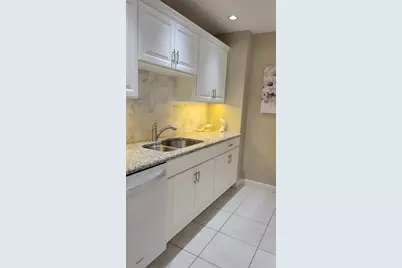 750 N Tamiami Trail #1404, Sarasota, FL 34236 - Photo 4