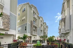 512 Laurel Pk Dr, Sarasota, FL 34236 - Photo 2