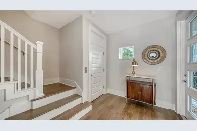 512 Laurel Park Drive, Sarasota, FL 34236 - Photo 6