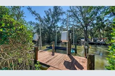462 Island Circle, Sarasota, FL 34242 - Photo 4