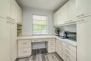 6999 W Country Club Dr N, Sarasota, FL 34243 - Photo 8