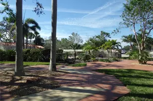 4555 Bay Club Dr, Bradenton, FL 34210 - Photo 10