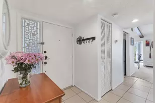 2446 Clubhouse Cir, Sarasota, FL 34232 - Photo 24