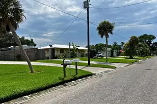 1860 Southpointe Dr, Sarasota, FL 34231 - Photo 2
