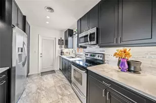 2427 Tulip St, Sarasota, FL 34239 - Photo 8