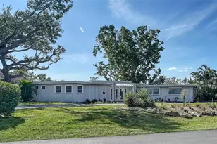 1718 Caribbean Dr, Sarasota, FL 34231 - Photo 4