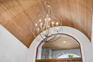 1575 Eastbrook Dr, Sarasota, FL 34231 - Photo 8