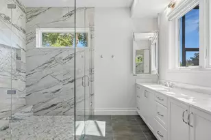 1575 Eastbrook Dr, Sarasota, FL 34231 - Photo 38