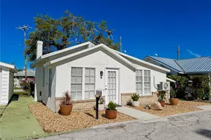 4 Braden Castle Dr, Bradenton, FL 34208 - Photo 2