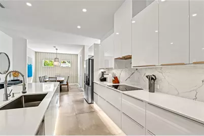 2327 Hillview Street, Sarasota, FL 34239 - Photo 8