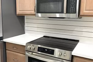 633 Alhambra Rd, Venice, FL 34285 - Photo 8