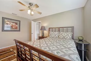 5630 Golf Pointe Dr, Sarasota, FL 34243 - Photo 22