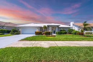 1511 Waterford Dr, Venice, FL 34292 - Photo 2