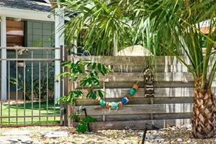 402 71st St, Holmes Beach, FL 34217 - Photo 6