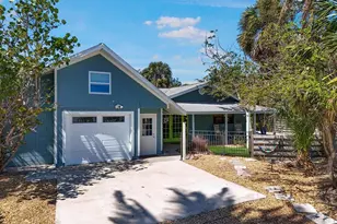402 71st St, Holmes Beach, FL 34217 - Photo 4