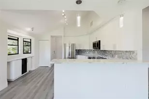 5604 Doral Dr, Sarasota, FL 34243 - Photo 22