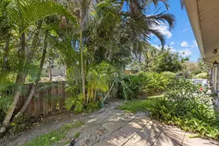 7205 Wood Creek Dr, Sarasota, FL 34231 - Photo 6