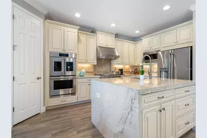 5742 Hydrangea Circle, Sarasota, FL 34238 - Photo 10