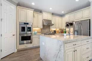 5742 Hydrangea Cir, Sarasota, FL 34238 - Photo 10