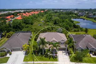 5742 Hydrangea Cir, Sarasota, FL 34238 - Photo 4