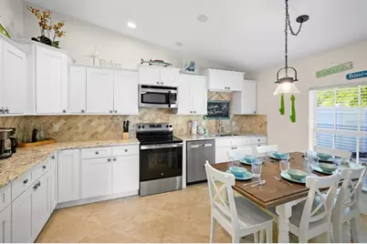 5608 Holmes Boulevard, Holmes Beach, FL 34217 - Photo 12