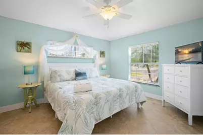 5608 Holmes Boulevard, Holmes Beach, FL 34217 - Photo 18