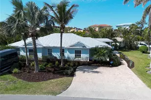 5608 Holmes Blvd, Holmes Beach, FL 34217 - Photo 4