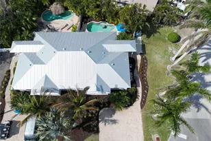 5608 Holmes Blvd, Holmes Beach, FL 34217 - Photo 6