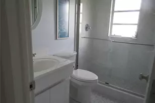 7008 W Country Club Dr N, Sarasota, FL 34243 - Photo 14