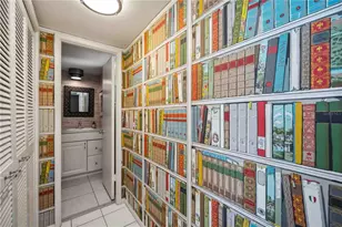 7461 W Country Club Dr N, Sarasota, FL 34243 - Photo 26